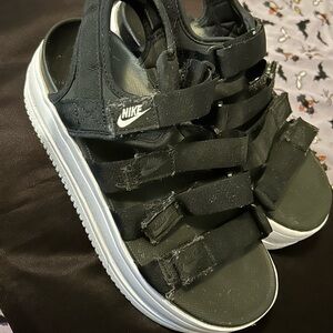 Nike Woman Black Strap Sandals